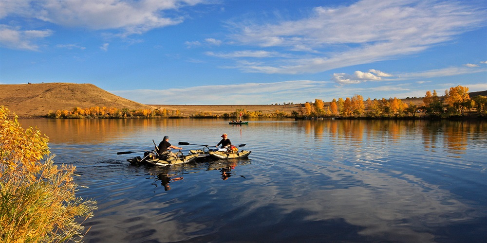 Two boats on the reservoir.